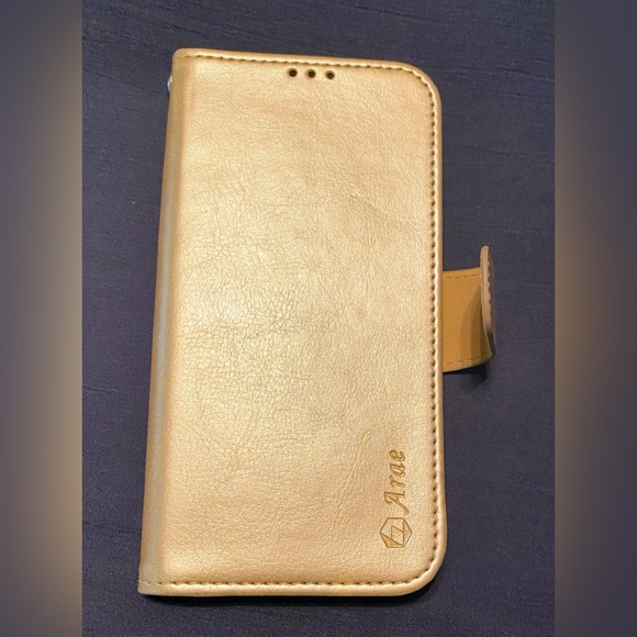 iPhone 11 Pro smart case gold in color magnetic class in front room for cards - Picture 6 of 7